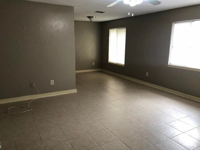 617 Chicopee Ct