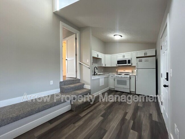 Photo - 877 N 26th St Unidad 37