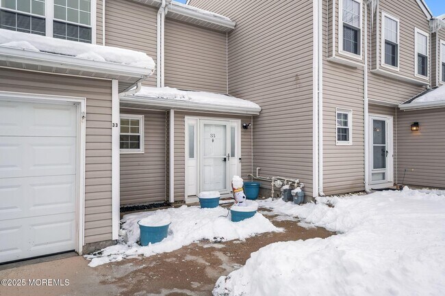 Photo - 33 S Pointe Cir