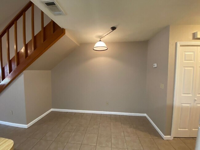 Photo - 1284 High Rd