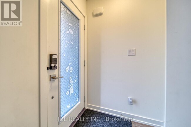 Photo - 370D Red Maple Rd