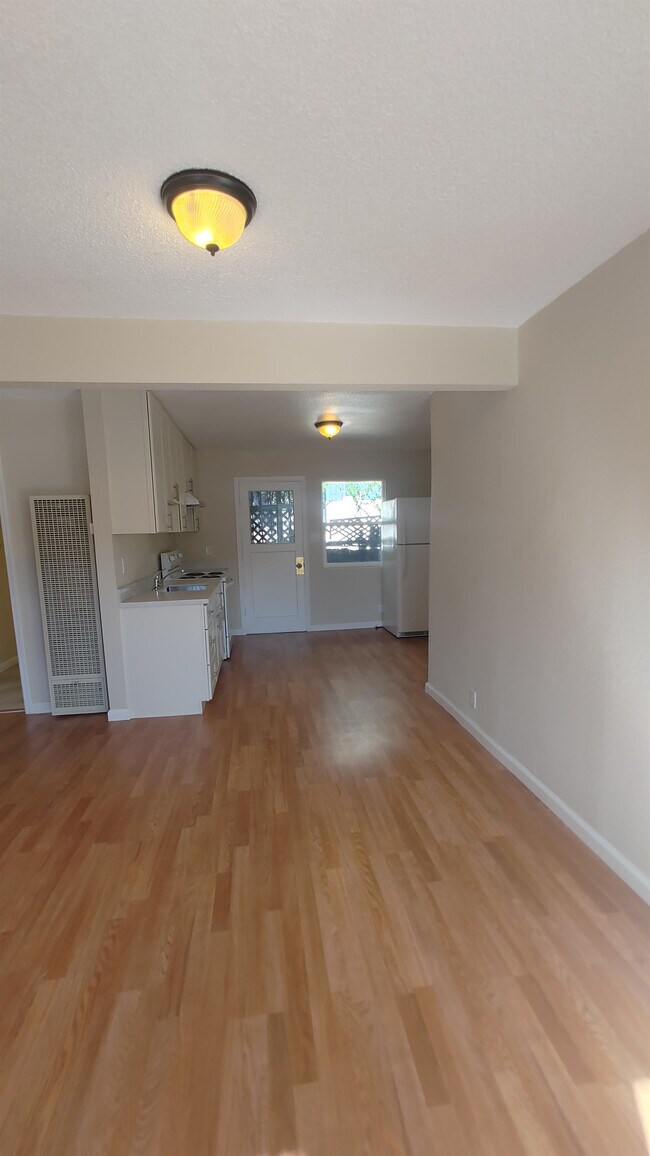 1933 84th Ave Unidad C