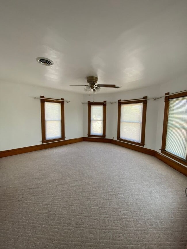 Building Photo - 1115 McClellan St Unit 3