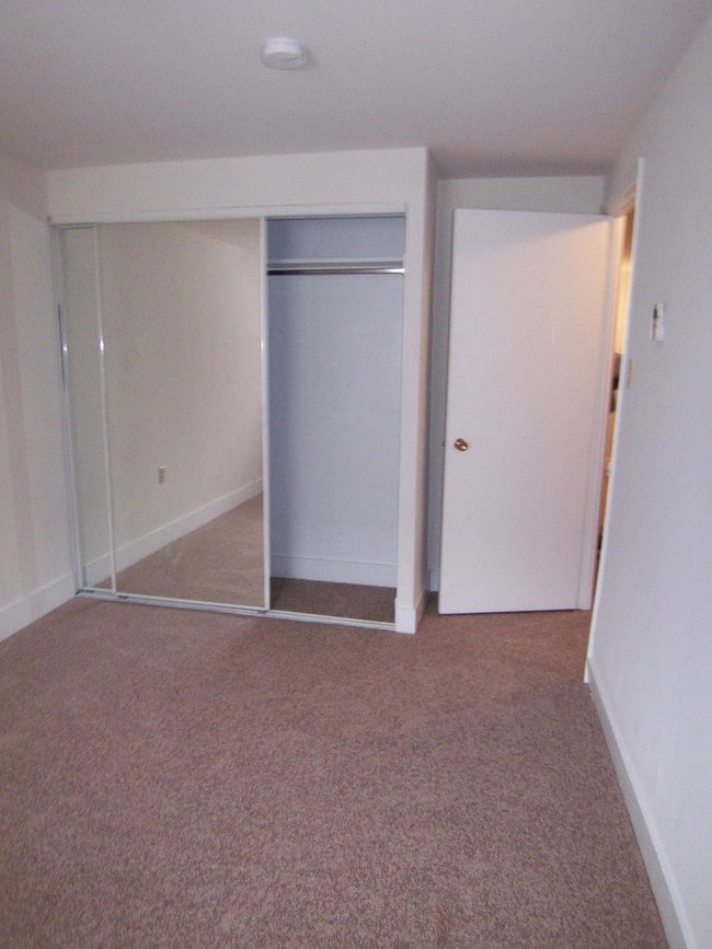 Photo - Poplar Apartments