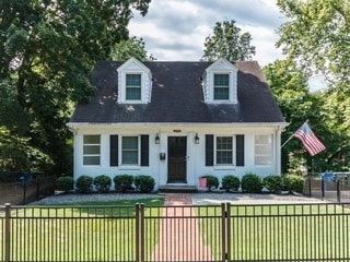 Building Photo - Great Location! One Bedroom Triplex in Cameron Village- Pet Friendly! Available August 10th!