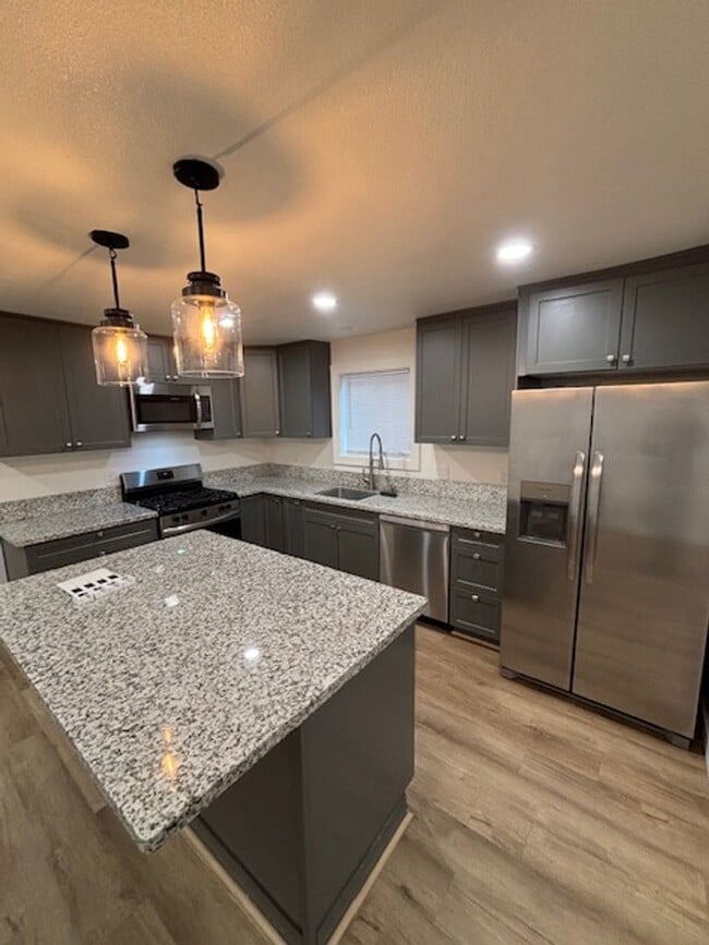 Photo - 271 E 8th St