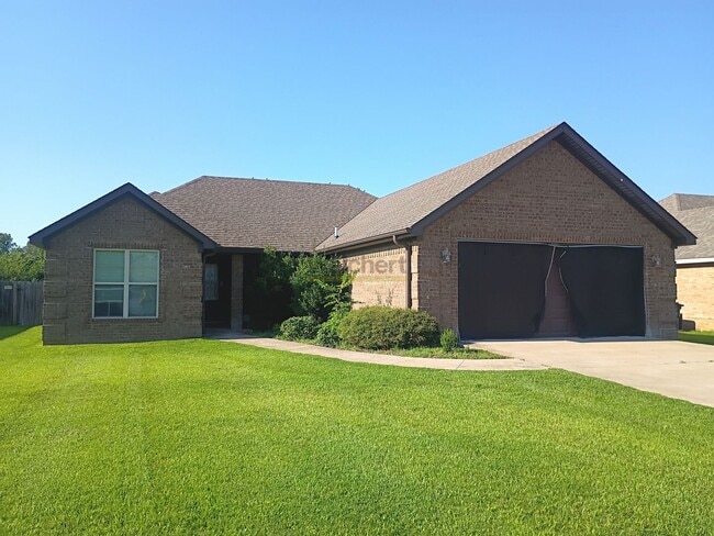 Building Photo - Modern 3BR/2BA Home with Concrete Floors