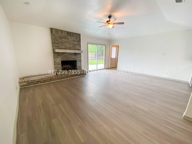 Photo - 203 W Shady Oaks Cir