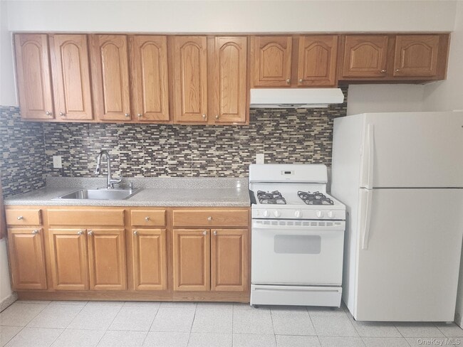 Photo - 60-48 68th Rd