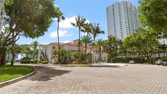 Photo - 3245 NE 184th St Unidad 13213