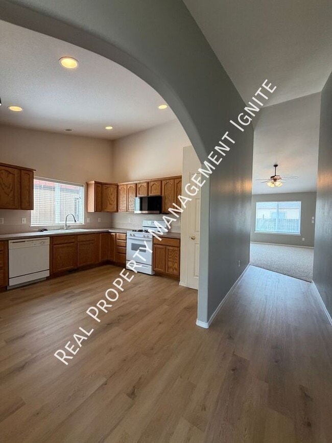 Photo - 309 NW Antler Loop