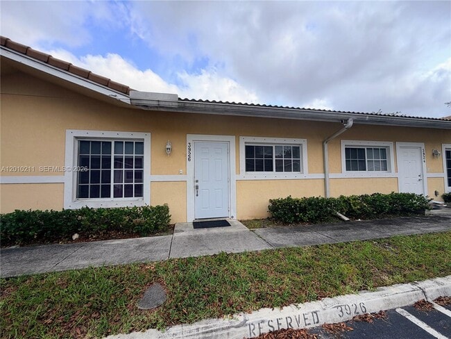 Building Photo - 3926 SW 48th Ave
