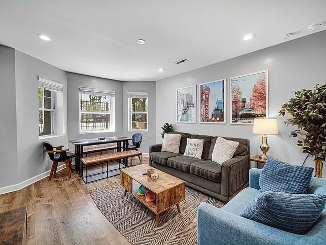 Photo - 3850 W Diversey Ave