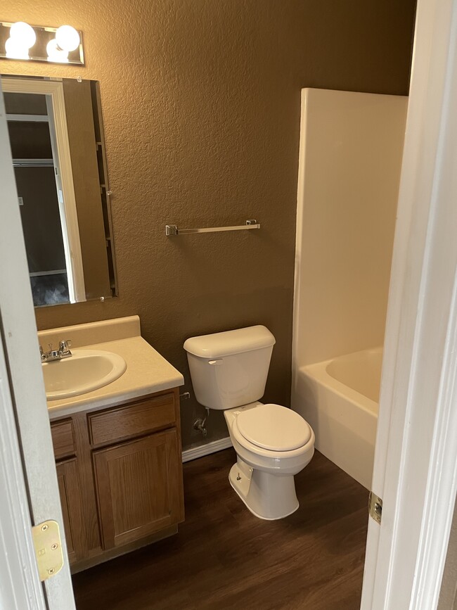 Photo - 5009-5011 S 30th St