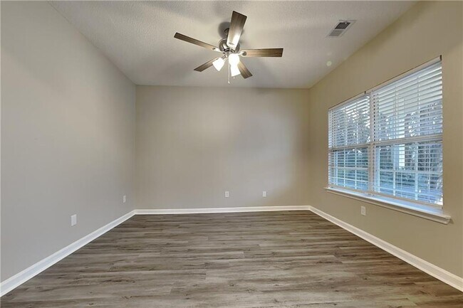 Photo - 2075 Beckenham Pl