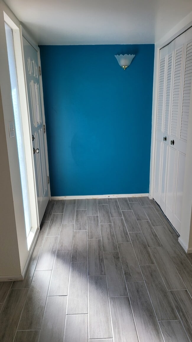 Photo - Freshly painted 3/2 house for rent near Cactus and SR51-MM