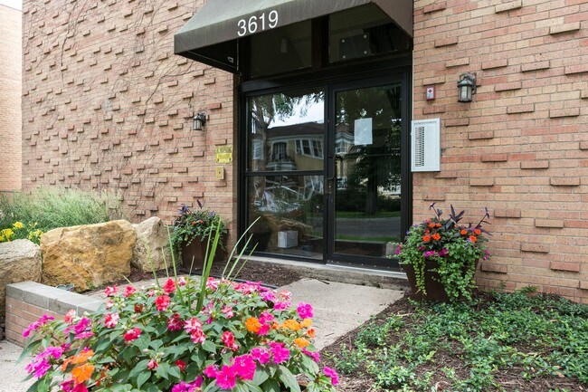 Photo - Colfax Villas