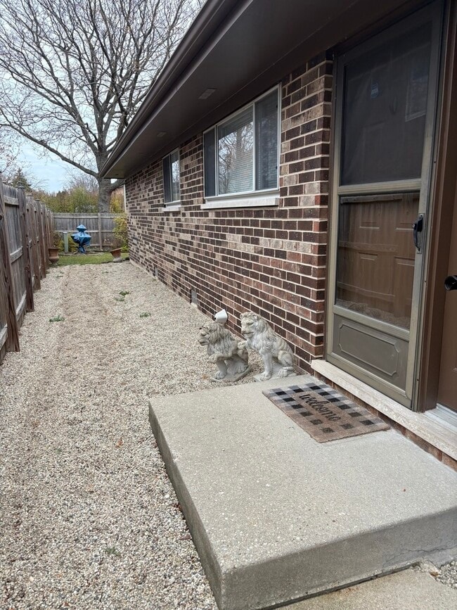 Photo - 109 Paramount Dr