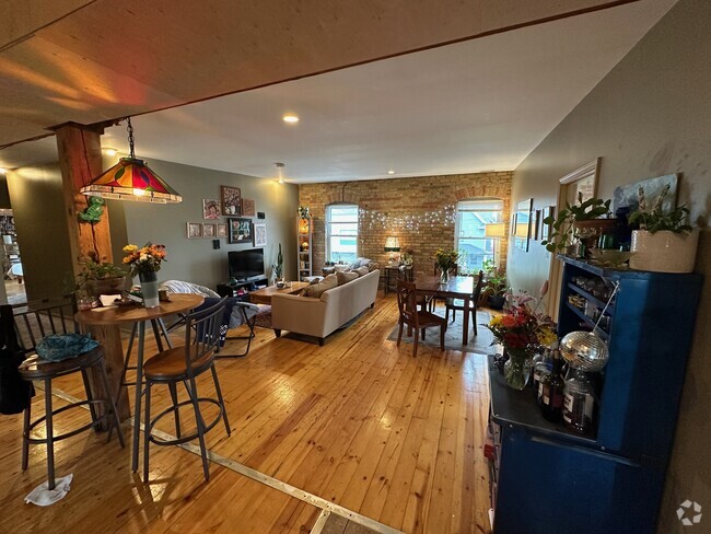 Building Photo - 2115 Como Ave SE Unit 3 Rental
