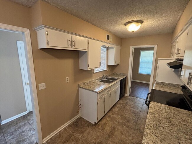 Photo - 6810 Sycamore Hill Dr