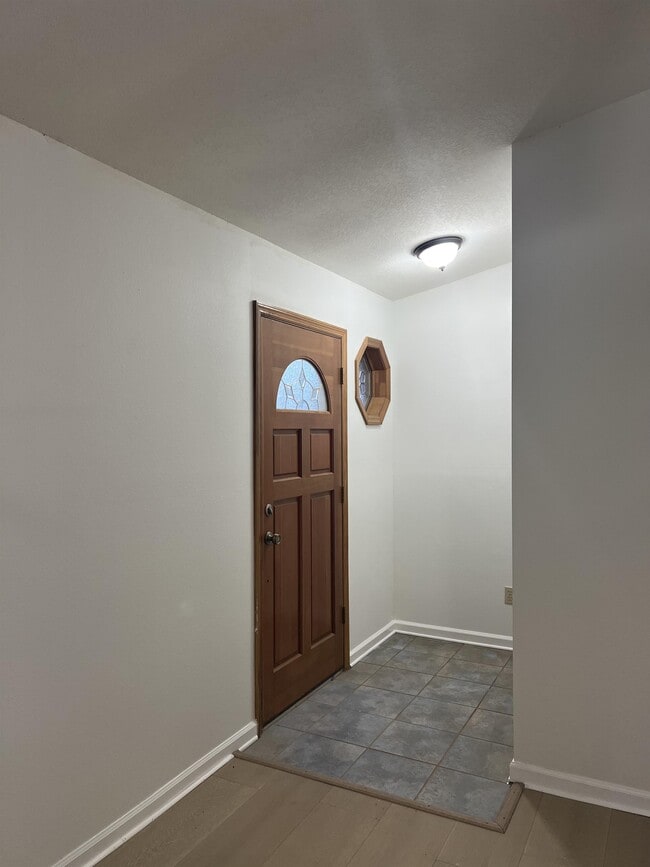 2733 Masterson Ln