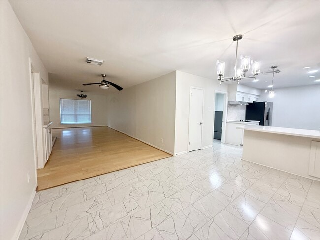 Photo - 5470 Ariel St