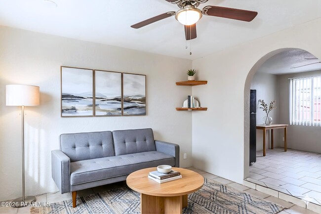 Photo - 302 W Flores St Unidad 2