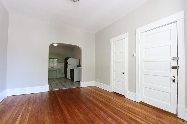 Photo - 2440 S Oakley Ave Unidad 1