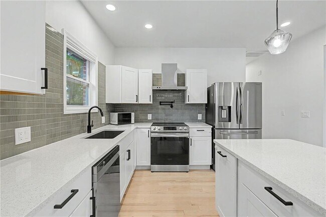 Photo - 827 Elbert St SW