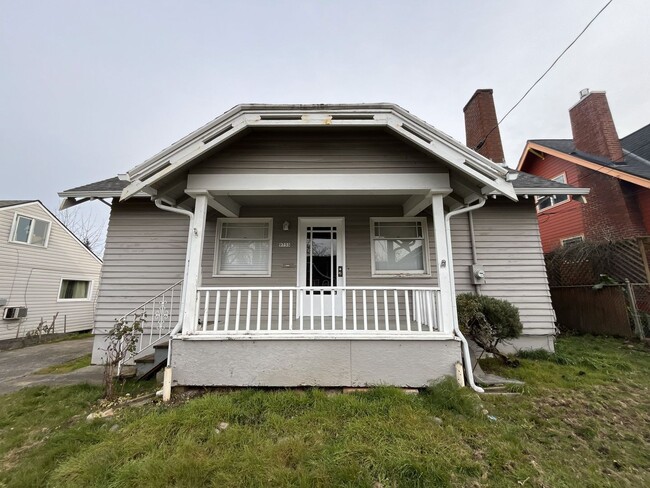 Photo - Charming 3-Bed Home with Vaulted Ceilings, Expansive Yard & Private Outdoor Space