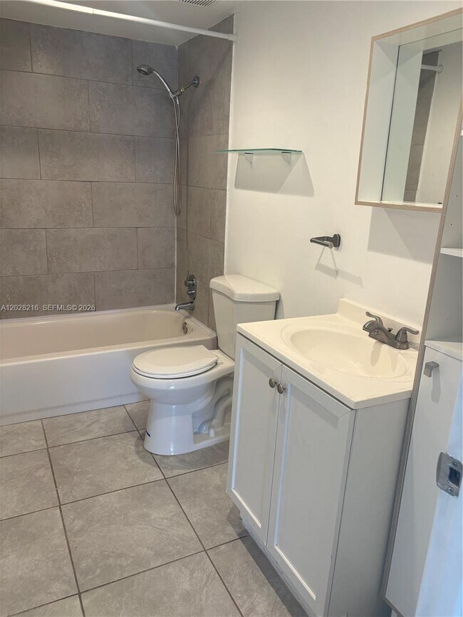 Photo - 2000 NE 135th St Unit 208