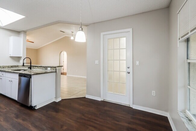 Photo - 18725 Parade Rd