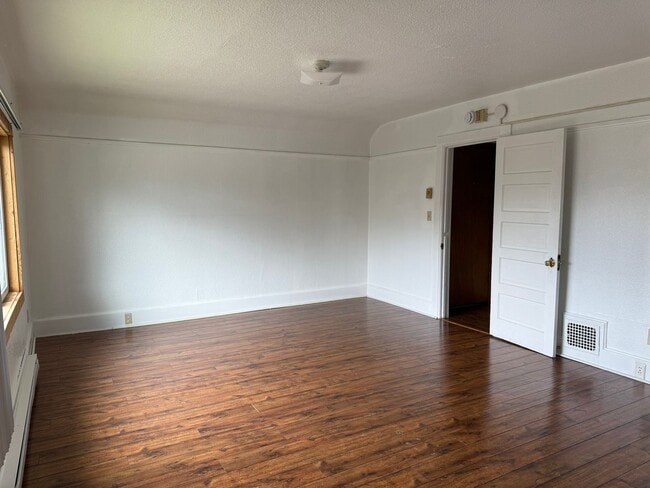 Building Photo - Apartment down town CDA