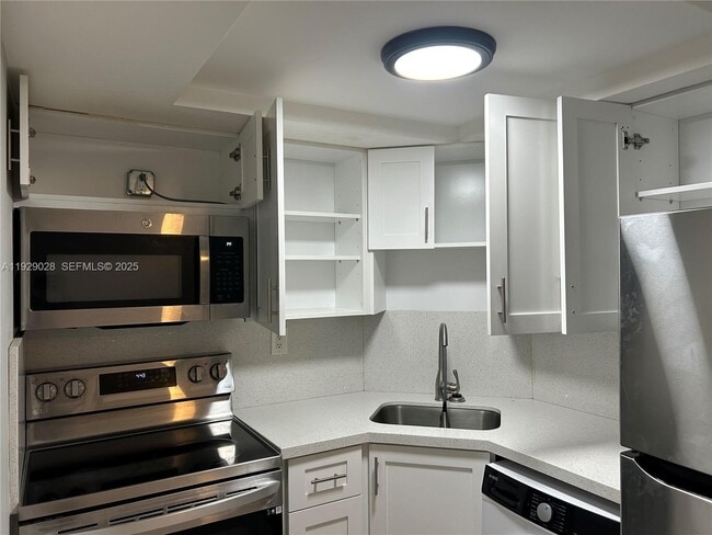 Photo - 335 SW 20th St Unit 7