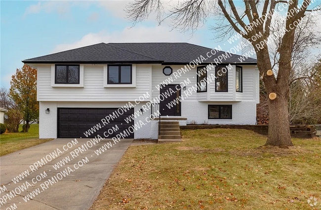 Building Photo - 813 NE Michael Dr Rental