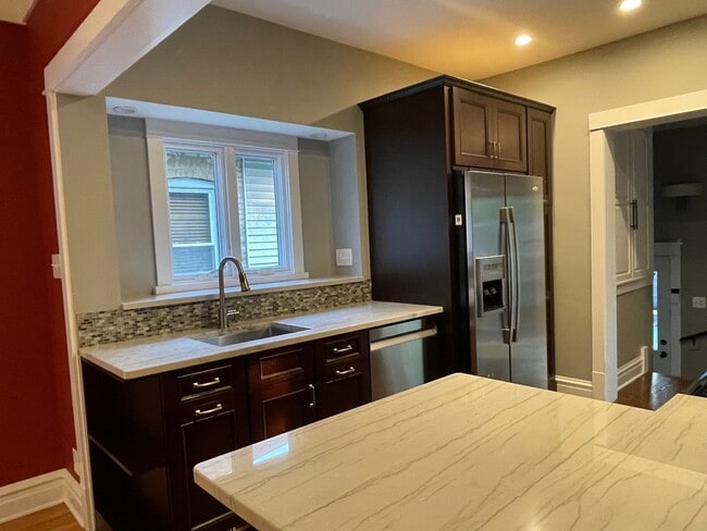 Photo - 831 Hayes Ave