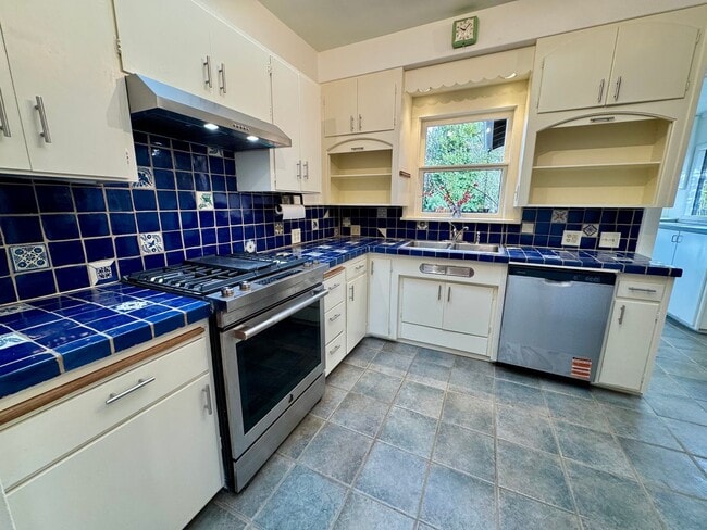 Photo - Beautiful 4 Bedroom, 2 Bath with Bonus Room in the Whiteaker Neighborhood!