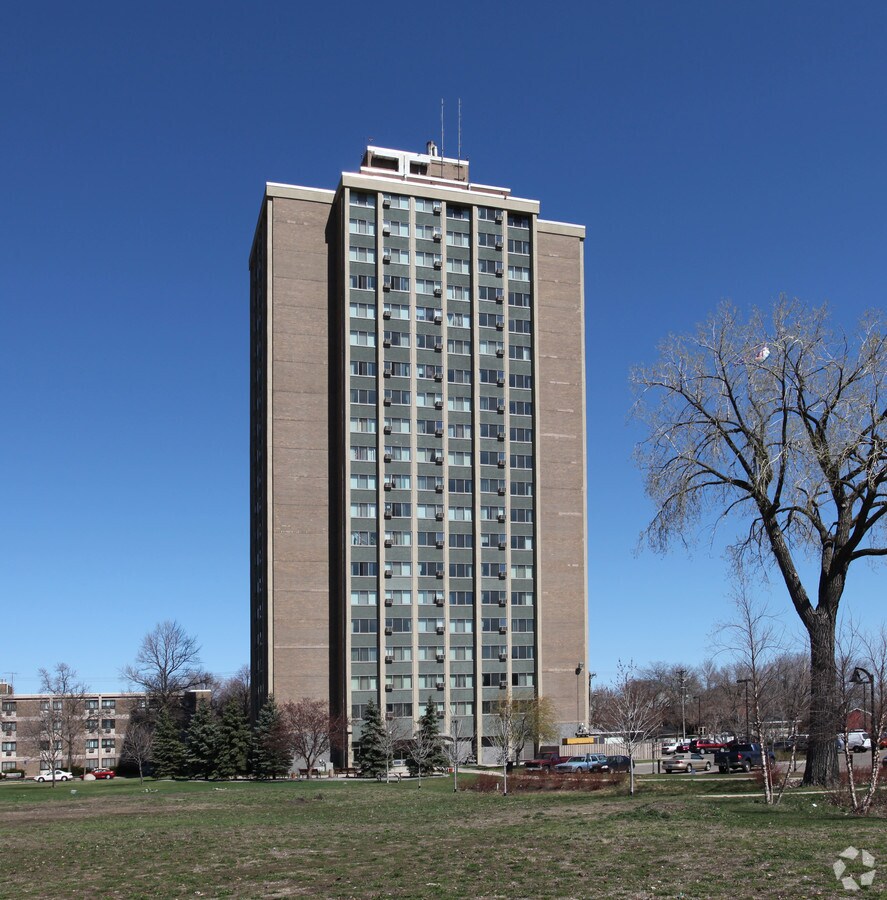 Spring Manor - Spring Manor Apartments