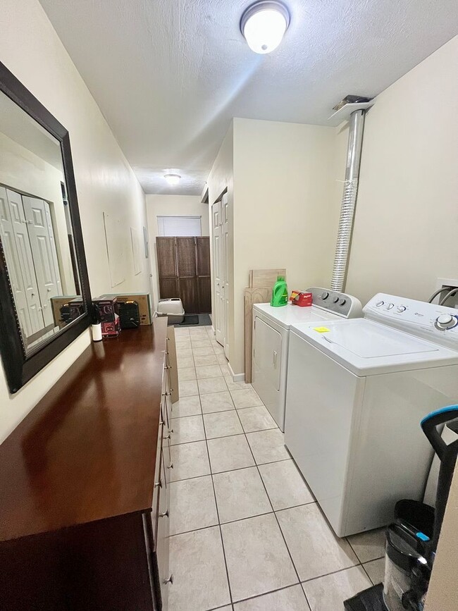 Building Photo - 626-628 Valentine St Unit 626