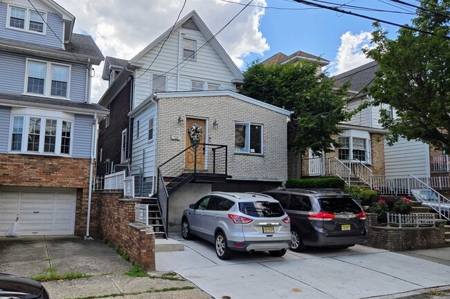 Building Photo - 34 W 48th St Unit 2 Rental