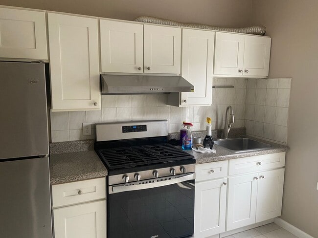 Building Photo - 85-15 85th Street, 2 Unit 2