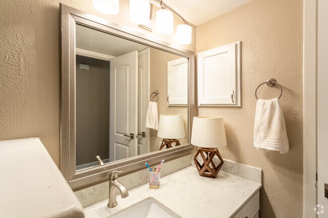 1HAB, 1BA 650 ft² - Tramor at the Arboretum