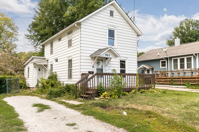 Building Photo - 903 Hudson Ave