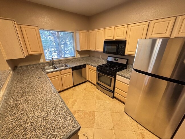 Photo - Gorgeous 2Bed/2Bath/2Car Garage, 2nd-Story Condo located in the West part of the valley— Enjoy Re...