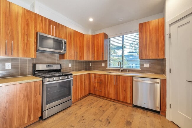 Photo - 309 S 47th St