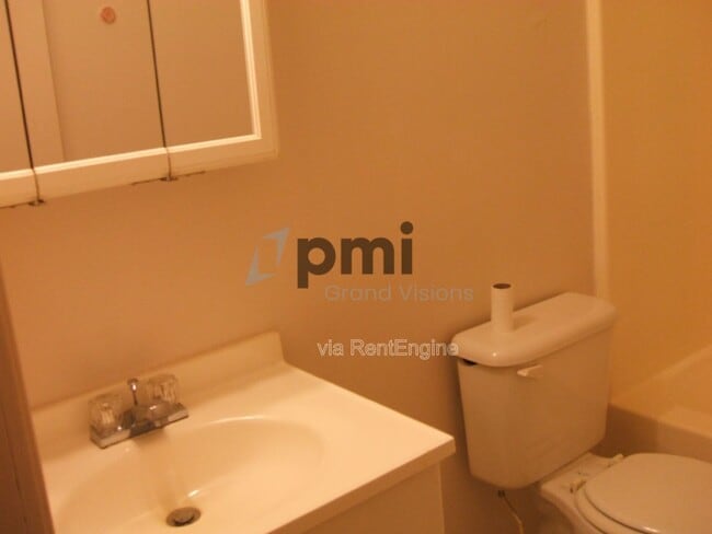 Photo - 465 E Main St Unidad 2