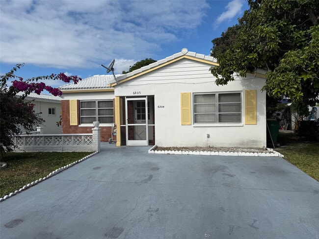 Building Photo - 6805 NW 75th Dr