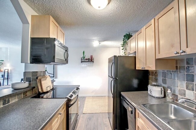 1312-1313 13 Ave SW