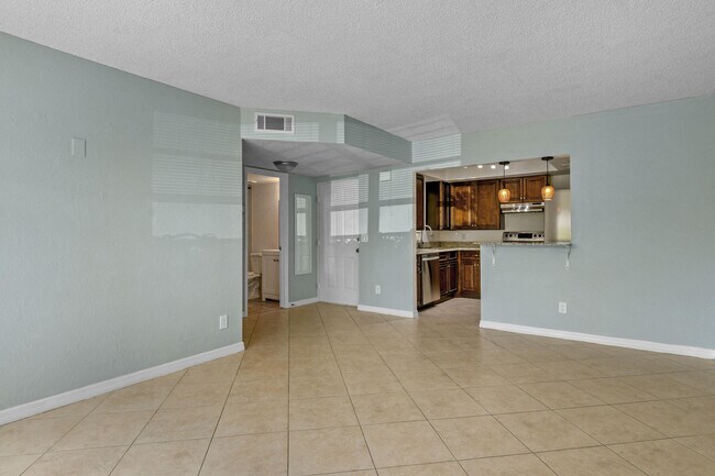 Photo - 1604 SE Green Acres Cir Unit T101