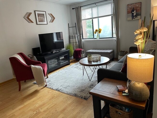 Photo - 1933 Commonwealth Ave Unit 411